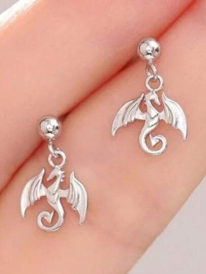 1 Đôi bông tai thiết kế hình rồng cổ điển, chi tiết tối giản kinh điển với vẻ ngoài mạnh mẽ và năng động, phù hợp cho các bữa tiệc theo chủ đề và phụ kiện thời trang đường phố. Bông tai hình thú cưng dành cho Giáng sinh, một lựa chọn quà tặng tuyệt vời.