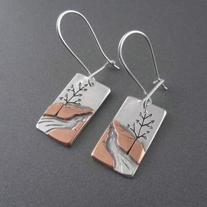 一对手工复古简约铜叶形吊坠耳环，适合各种场合，是绝佳的节日礼物。