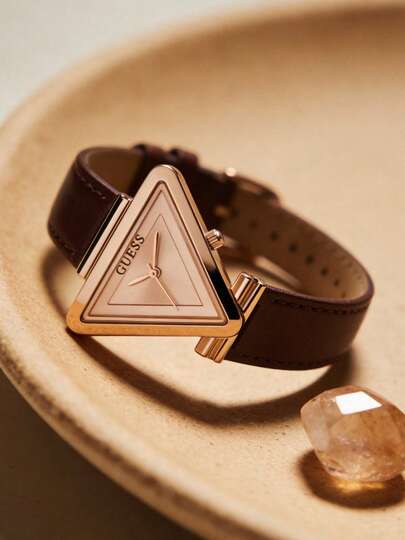 Guess 女士时尚优雅 34 毫米金色三角形表盘模拟皮革表带石英手表女式配饰适合日常约会派对服装装饰送给爱人的完美生日礼物 GW0548L2/GW0548L3