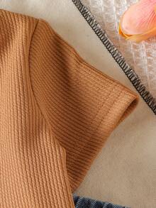 Bộ 2 món áo thun cổ tròn dễ thương cho bé gái + quần jean thêu hoa, thích hợp cho mùa hè. - Màu Khaki - Xem 6