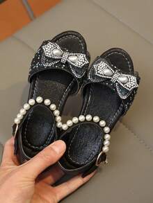 2026 Nuevas sandalias de malla con rhinestones para niñas, decoradas con lazo de perlas, suela gruesa y suave, punta abierta, estilo princesa, adecuadas para uso diario y disfraces de actuación - Negro - Ver 5