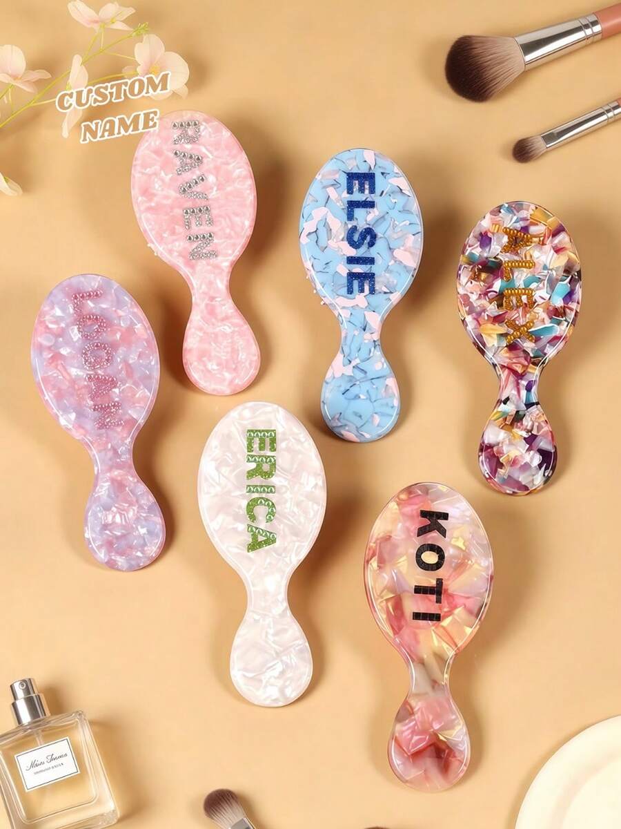 Lược cài tóc đính đá cá nhân hóa, lược cài tóc in tên sáng tạo theo yêu cầu, quà tặng cá nhân hóa thời trang, đơn giản và độc đáo, thích hợp làm quà Giáng sinh, quà Valentine, quà sinh nhật tự làm, quà kỷ niệm, quà tặng cặp đôi, quà Ngày của Mẹ, quà cưới, quà phù dâu, quà tiệc, quà năm mới, quà bạn thân và quà tặng cho người bạn tri kỷ. - Nhiều màu - Xem 1