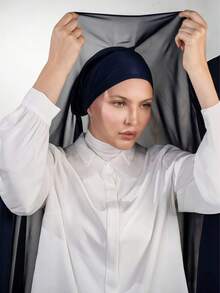 一件式三合一速戴雪纺头巾，内置磁铁和底帽/一体式速戴头巾 - 无需别针，防滑贴合，几秒即可轻松佩戴。适合日常搭配长袍、户外活动、祈祷和朝圣、海滩、度假等场合。 - Magnetic Instant Hijab - 查看 17