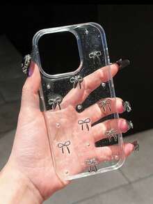 Etui na telefon z kokardką, 1 szt., modne, brokatowe, przezroczyste, DIY, z metalowymi koralikami w kształcie kokardy w kolorze srebrnym, kompatybilne z 17/17 Pro/17 Pro Max/Air/16/16 Pro/16 Plus/16 Pro Max 15/15 Pro/15 Plus/15 Pro Max/14/14 Pro/14 Plus/14 Pro Max/13/13 Pro/13 Pro Max/13 Mini/12/12 Pro/12 Pro Max/12 Mini/11/11 Pro/11 Pro Max/X/XS/XR/XS Max/7/8/7 Plus/8 Plus, minimalistyczne, stylowe etui ochronne na telefon DIY w kształcie kokardy - Srebro - Zobacz 1
