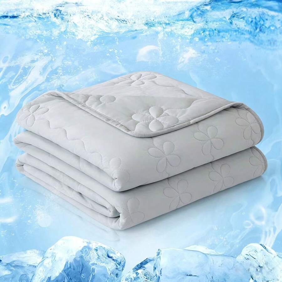 1pc Silky Soft Summer Quilt, Lightweight & Breathable, Solid Color Minimalist Design, Soft & Skin-Friendly, Suitable For Home Bedroom, Sofa, Hotel, Air Conditioning - Grey - View 1