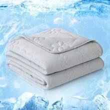 1pc Silky Soft Summer Quilt, Lightweight & Breathable, Solid Color Minimalist Design, Soft & Skin-Friendly, Suitable For Home Bedroom, Sofa, Hotel, Air Conditioning - Grey - View 11