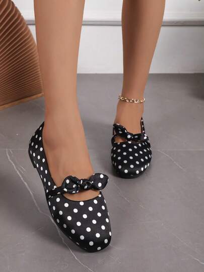 Mocasines de lunares para mujer, nuevos para primavera/verano, de boca poco profunda, planos, de suela blanda, de punta puntiaguda, de slip-on, talla grande, elegantes, brillantes, zapatos de oficina para todas las estaciones