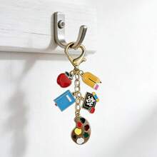 1 bộ dụng cụ vẽ tranh sơn dầu bằng hợp kim cổ điển, gồm bảng vẽ, bút chì, quả táo, thước kẻ, bút màu, văn phòng phẩm, móc khóa, quà tặng cho giáo viên nhân Ngày Nhà giáo hoặc lễ tốt nghiệp, móc treo túi xách và chìa khóa. - Nhiều màu - Xem 6