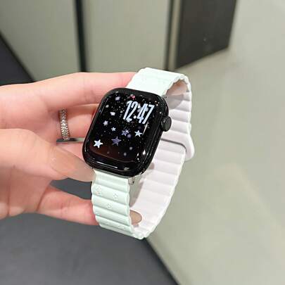 Dây đeo silicon dập nổi hình ngôi sao mới, tương thích với Apple Watch Series 1/2/3/4/5/6/7/8/9/10/SE/Ultra, phù hợp với kích thước 38mm 40mm 41mm 42mm 44mm 45mm 49mm, mềm mại và thoải mái, chống mồ hôi và thoáng khí, thiết kế khóa từ nhanh, thích hợp cho thể thao, đi làm, thời trang và đa năng, unisex.