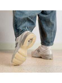 New Balance 740 系列复古休闲运动鞋，2026 春季新款，男女通用情侣款复古厚底运动鞋 U740LN1 - 米色 - 查看 2