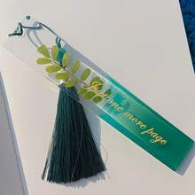Bộ quà tặng gồm 1/2 chiếc bookmark hình lá cây thủ công làm bằng nhựa epoxy, thích hợp làm quà tặng ngày lễ. - Nhiều màu - Xem 9