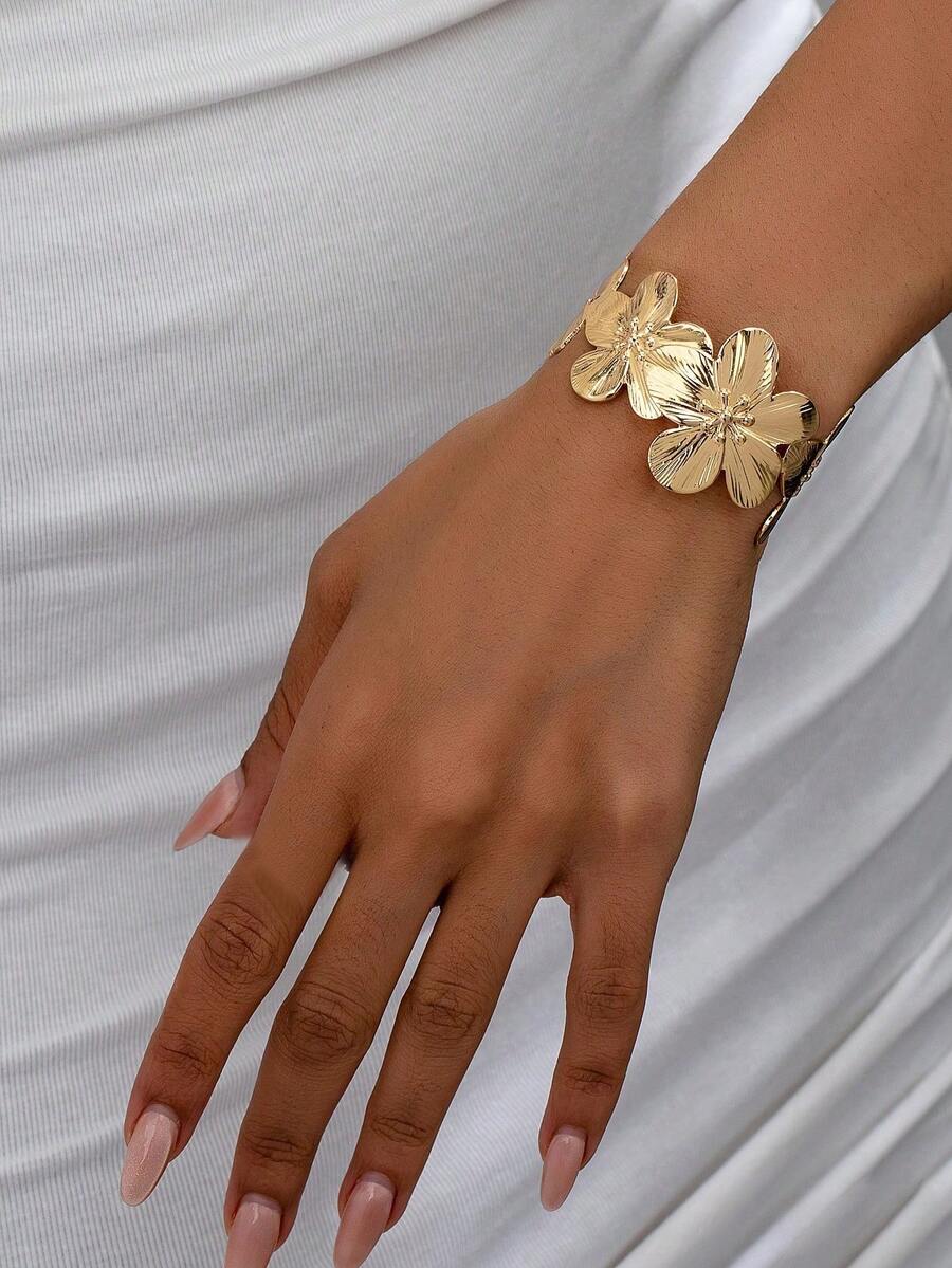 1 chiếc vòng tay hình hoa hồng mạ vàng thời trang, kết hợp yếu tố hoa hồng phương Đông và phong cách phương Tây tạo nên vẻ đẹp độc đáo, phù hợp cho tiệc tùng, làm quà tặng và đeo hàng ngày, vẻ ngoài tuyệt đẹp. - Vàng - Xem 1