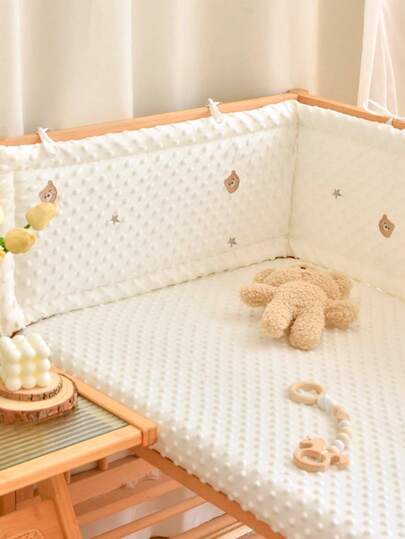 1 tấm chắn cũi em bé kiểu INS bằng vải nhung mềm mại, thêu hình gấu dễ thương, thoáng khí, chống va chạm, đồ dùng cho trẻ sơ sinh, nhiều kích cỡ.