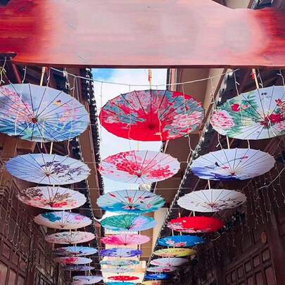 1把便携式轻便木制东方纸伞 - 多功能，可用于遮阳、防雨和节日装饰，适合所有季节