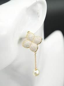 Bông tai tua rua ngọc trai đính toàn bộ hình cỏ bốn lá sang trọng dành cho nữ, thiết kế độc đáo, kiểu dáng vàng óng ánh, thanh lịch, phù hợp cho phái nữ. - Vàng - Xem 4