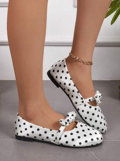 Mocassins à pois pour femmes, nouvelle arrivée printemps/été, chaussures plates à bout pointu à enfiler avec semelle souple, grande taille, chaussures élégantes et brillantes à pois pour le bureau, toutes saisons