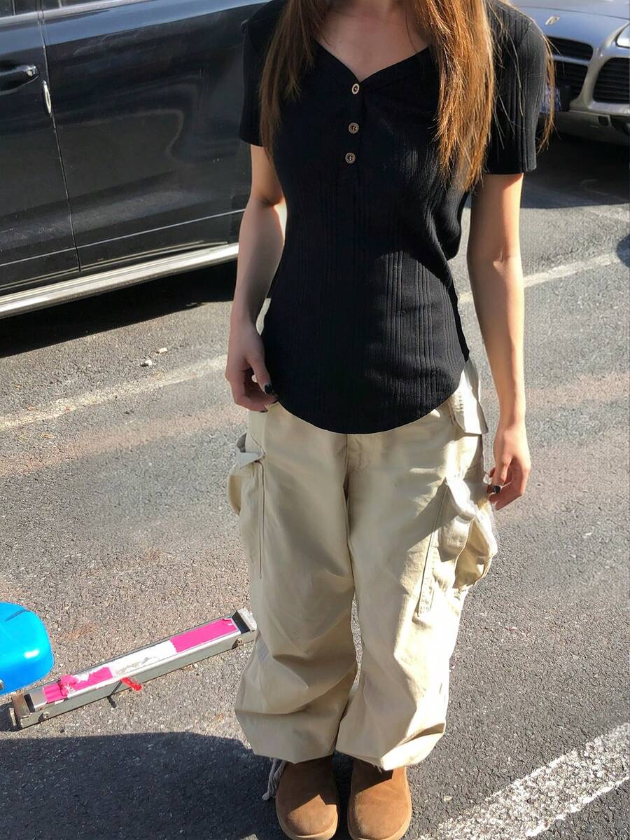 Áo thun tay ngắn ôm eo, cổ chữ V, cài nút, đa năng, thanh lịch, màu đen, thích hợp cho mùa hè. - màu đen - Xem 1