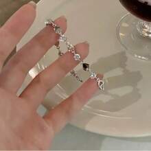 Elegant Heart-Shaped Charm Bracelet For Women - Simple, Luxurious Design With Zinc Alloy, Perfect For Casual Attire & Gifting - Heart Bracelet - View 1