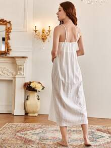 Đầm maxi dài kẻ sọc trắng với dây đeo mảnh. - trắng - Xem 3