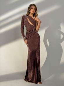 Vestido maxi elegante de un solo hombro en color marrón - Corte en la parte delantera, detalle de fruncido en la cintura, ideal para invitada de boda, vacaciones en la playa, primavera y verano sencillo y graduación - Marrón - Ver 4