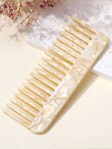 1 lược răng thưa, chất liệu acetate vân đá cẩm thạch, dùng được cho cả tóc ướt và tóc khô. - Màu be - Xem 2