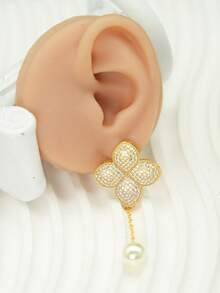 Bông tai tua rua ngọc trai đính toàn bộ hình cỏ bốn lá sang trọng dành cho nữ, thiết kế độc đáo, kiểu dáng vàng óng ánh, thanh lịch, phù hợp cho phái nữ. - Vàng - Xem 2