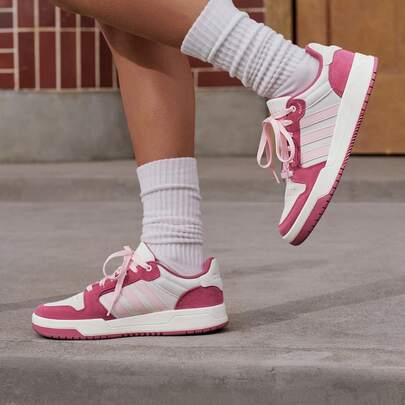 Adidas Giày thể thao nữ ENTRAP phong cách bóng rổ cổ điển, mang hơi hướng sinh viên Mỹ.