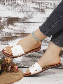 Sandal đế bằng nữ, đính đinh tán, kiểu dáng slip-on, quai chéo, thích hợp cho kỳ nghỉ. - trắng - Xem 5