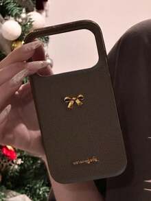 Vintage 3D Bow Tie Brown Litchi Texture Protective Case, Compatible With IPhone 17 Pro Max, 17 Pro, 17 Air, 16, 15, 14, 13, 12 Pro Max, 16, 14, 15 Plus, 11, Minimalist Shock-Absorbing Soft Shell - Brown - View 4