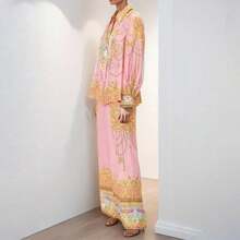 2026 Spring New Arrival Women's Luxury Baroque Print Two Piece Outfit - Pink Long Sleeve Button Down Shirt + High Waist Wide Leg Pants Set, Elegant Vintage Inspired Co-Ord Set For Office Workwear, Casual Daily, Vacation, Brunch & Party, Lightweight Breathable Fabric, Loose Fit For All Body Types, Flattering Silhouette, Sophisticated Gold Chain & Figure Pattern, Comfortable Wrinkle-Resistant Material, Modest Fashion, Versatile Wardrobe Staple, Statement Piece To Elevate Your Spring/Summer Style, Perfect For Weekend Getaways & Special Occasions - 粉色 - 查看 3