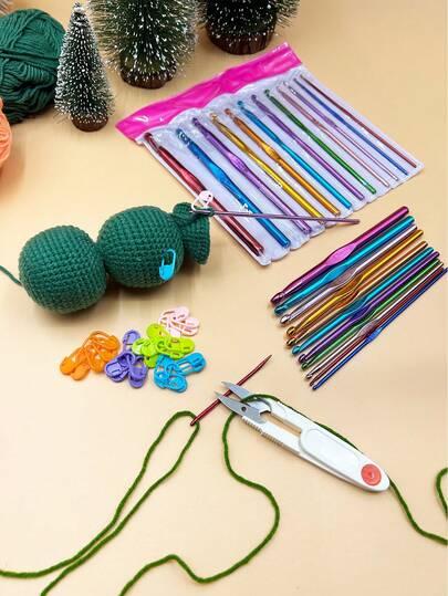 适合编织爱好者的便携式钩针套装，包含12支2.0mm-8.0mm铝制钩针、30个记号扣、弯头缝纫针、线剪，适用于DIY缝纫工艺。