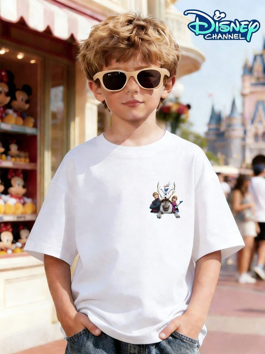 This Disney Frozen Themed T-Shirt For Boys Aged 4-12 Features A Classic Ice-Themed Print Of The Four Main Characters. The Front Displays Miniature Portraits Of The Four Characters, While The Back Features A Creative Design Of Olaf Surrounded By Antlers, With Anna And Kristoff On Either Side, Capturing Heartwarming Moments From Their Snow Adventure. The Refreshing Ice-Themed Color Scheme Paired With The Endearing Characters Creates A Cozy And Stylish Look. It Can Be Paired With Wide-Leg Jeans, Cargo Shorts, Athletic Joggers, Or Casual Sweatpants, Making It Suitable For Occasions Such As Disneyland Visits, School Activities, Outdoor Camping, Family Outings, And Birthday Parties. It Is Breathable And Sweat-Wicking, Offering Both Comfort And A Fashionable Look. - 白色 - 查看 1