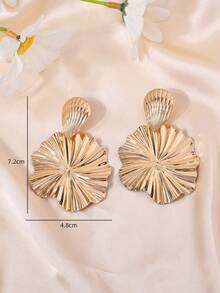 1 Pair Retro Minimalist Exaggerated Golden Yellow Lotus Leaf & Maple Leaf Earrings, Elegant Earrings Suitable For Women To Wear Daily, Banquet, Party, All Seasons - Yellow Gold - View 3