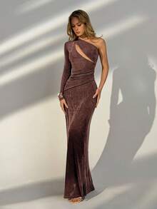Vestido maxi elegante de un solo hombro en color marrón - Corte en la parte delantera, detalle de fruncido en la cintura, ideal para invitada de boda, vacaciones en la playa, primavera y verano sencillo y graduación - Marrón - Ver 8