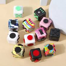 独特减压魔方骰子 高科技多功能减压小工具 六角魔方指尖玩具 - 彩色 - 查看 2