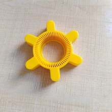 1个3D打印塑料开瓶器，家用厨房旋转开瓶器，辅助开瓶器，符合人体工程学设计，手动塑料瓶罐开瓶器 - 无需电池，易握旋转瓶盖设计，齿轮状。适用于软饮料和饮料瓶，实用厨房工具，小巧坚固，适合日常使用，多种颜色可选，轻便易携，可爱小巧。 - 彩色 - 查看 11
