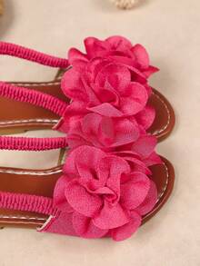 1 Paar flache Mädchensandalen, einfarbiger weicher Stoff mit 2 Pfingstrosenblüten-Dekor, runde Zehenpartie, offene Zehenpartie, weiches rutschfestes elastisches Fersenband-Design, modischer böhmischer lässiger Urlaubsstil, süße Prinzessin-Strandsandalen, geeignet für Alltag, Festival, Party, Campus, Frühling/Sommer Neuankömmling - Heißes Pink - Übersicht 6