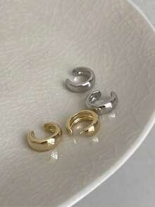 2 piezas/1 set Clips de oreja plateados Pendientes de perforación falsa para mujeres Anillos de cartílago redondos con estilo en oro y plata, Conjunto de joyas virales 2025 perfecto para regalos del Día de San Valentín, Día de la Madre, cumpleaños y aniversario - Plateado - Ver 4