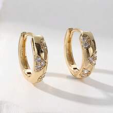 一对合成锆石耳环，经典圆形设计，精致细腻，适合生日、派对、宴会等场合佩戴。 - 金色 - 查看 3