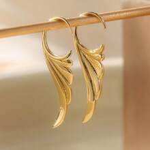 这款耳环以翅膀为灵感，融合了优雅与力量，展现浪漫魅力。适合四季日常佩戴，与简约风格的服装完美搭配。 - 金色 - 查看 4
