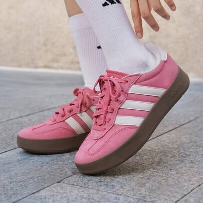 Adidas Giày thể thao thường ngày BARREDA kiểu dáng chữ "T", giày tập luyện thể thao.
