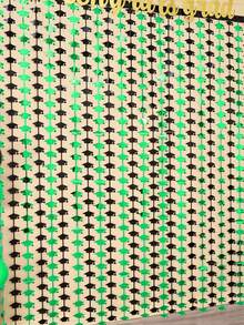 1pc 2026 Graduation Cap Design Shiny Gold Tassel Curtain, 2026 Graduate Celebration Party Decor, Holiday Party Backdrop, Home Decor, Room Decor, Photo Backdrop, Graduation Party Prop, Graduation Party Decoration, Graduation Party Supplies, Graduation Gift, Graduation Decoration - Black and Green - View 3