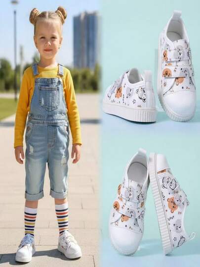 1 đôi giày thể thao nữ màu trắng, kiểu dáng Bohemian, họa tiết chữ cái và gấu ngẫu nhiên, chất liệu PU mềm mại, mũi tròn, thiết kế hai lớp chống trượt, giày thể thao thời trang dễ thương phù hợp cho sinh hoạt hàng ngày, đi nghỉ mát, đi học và chạy bộ.