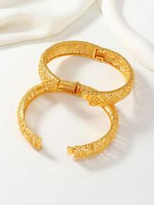 2 chiếc vòng tay bản rộng kiểu Ả Rập Xê Út bằng đồng mạ vàng, có họa tiết hình chữ thập rỗng, quà tặng cho gia đình và bạn bè. - Vàng - Xem 2