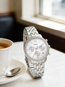 Đồng hồ nữ Fossil mặt tròn mạ bạc đính pha lê, thiết kế nhẹ nhàng sang trọng, cảm giác cao cấp tinh tế, chức năng hiển thị ngày ba kim, dây đeo thép không gỉ thời trang, phù hợp cho đi làm, họp mặt, hẹn hò và các dịp khác. - Bạc - Xem 1