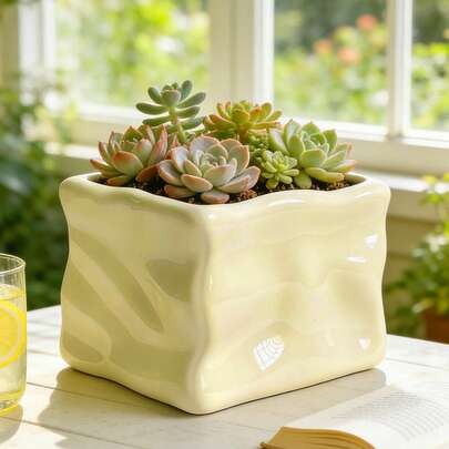 Chậu trồng cây mọng nước bằng nhựa giả giấy nhăn tối giản, màu trắng kem hình dáng không đều, trang trí nhà cửa đẹp mắt cho phòng khách, bệ cửa sổ, bàn làm việc và ban công, món quà lý tưởng cho người yêu cây cảnh, điểm nhấn phong cách cho cây mọng nước, thảo mộc và hoa nhỏ, hoàn hảo cho nội thất hiện đại và phong cách Wabi-Sabi.