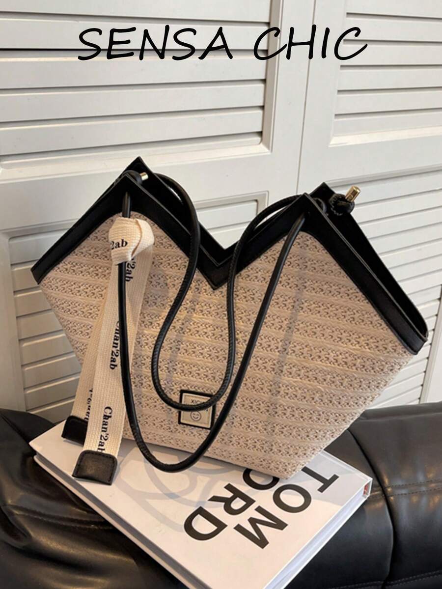 Tas bahu color-block yang modis ini memiliki kapasitas besar, dengan dua pegangan, sehingga sangat cocok untuk bepergian, berbelanja, dan berangkat kerja. Tas ini juga dilengkapi dengan aksen syal sutra yang dapat diubah menjadi dompet wanita yang stylish dan tas kerja, sempurna untuk berbelanja dan berbagai acara.