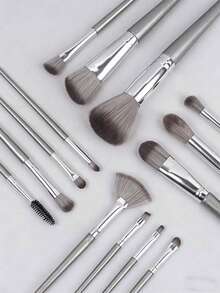 Bộ cọ trang điểm cao cấp, bao gồm cọ tán kem nền và cọ rửa mặt cỡ lớn. - Bạc - Xem 2