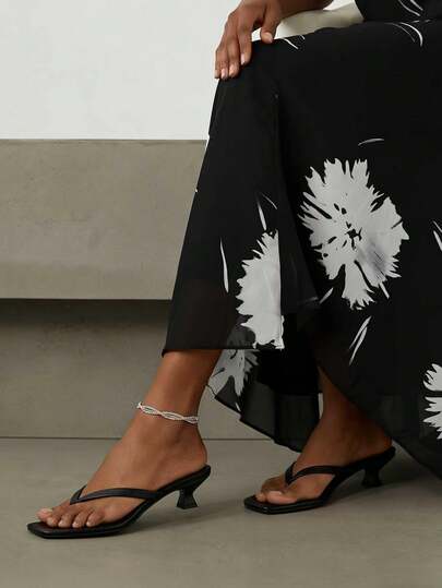Women's Summer Sandals With Kitten Heels, Slip-On Strap Thong Design, Minimalist Style, Black & White
