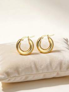 A Pair Of 18K Stainless Steel Round Thick Earrings, Women's Golden Ring-Shaped Earrings - Lightweight, Non-Allergenic, Elegant And Fashionable Jewelry Gifts - Suitable For Daily Leisure, Parties, Birthdays, And Wedding Occasions - Gold - View 3
